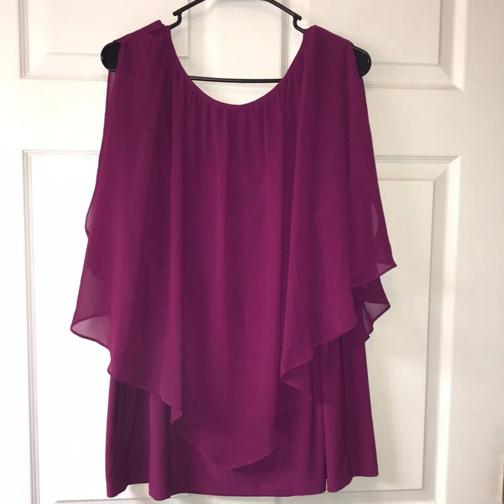 Beautiful Sheer/Solid Blouse - Picture 6 of 6